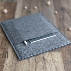 Grey Felt Onyx Boox Sleeve With Pocket and Coloured Accent
