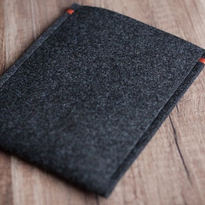 Kindle Voyage, Kindle Paperwhite, Oasis, Fire case sleeve, anthracite felt with a colour accent image 3