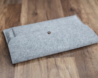Tablet sleeve for reMarkable tablet, with closure and pen slot