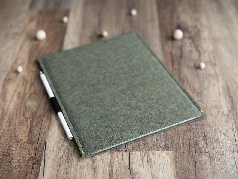 Kindle Scribe sleeve case cover with pen holder, dark olive green felt image 1