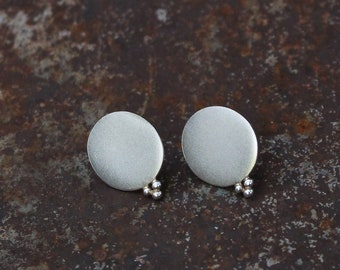 Round stud earrings, round silver earrings, silver stud earrings, handmade earrings, round earrings, small earrings, circle earrings