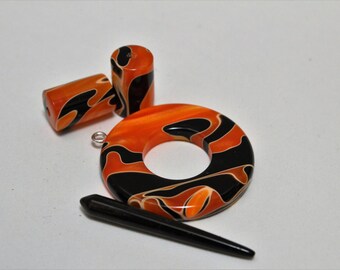 Toggle with end caps, Halloween colors, hand carved
