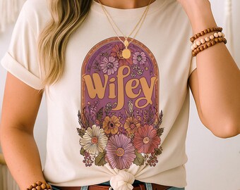 Camiseta "Esposa": Una camiseta bohemia de novia con un gráfico romántico, aires retro de recién casada y un regalo de boda con una estética suave.