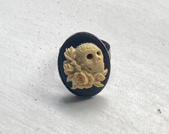 Day of the Dead sugar skull cameo ring