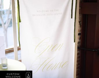 Personalisiertes Leinen Willkommensschild für Hochzeiten: Elegantes Event Dekor