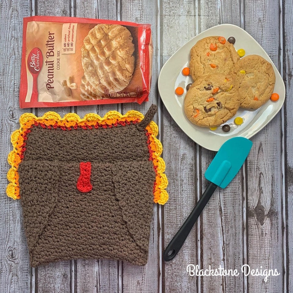 39 Turkey Crochet Patterns for Festive Thanksgiving Decorations 34 Crochet Pattern: Turkey Belly Pot Holder