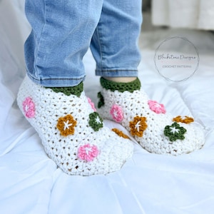 Crochet Slippers Pattern, Flower Patch Slippers ADULT (PDF Pattern), Slippers with Flowers, Floral Slippers