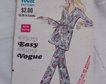 Very Easy Vogue 7772 Sewing Pattern 1970s V-Neck Belted Top and Pants bust 38
