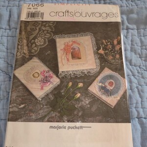 Patrón de costura vintage Simplicity 7066 de 1985, sin cortar, para manualidades, portadas de libros y álbumes.