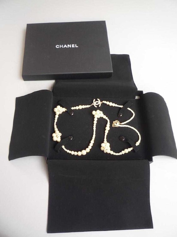 MINT CONDITION CHANEL necklace, cc necklace authen