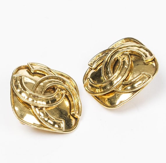 Authentic Chanel button earrings, cc earrings diam