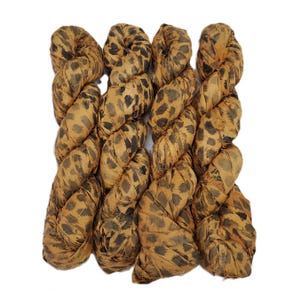 ¡Novedad! Cinta de seda sari con estampado de leopardo, 100 g por madeja, 40-45 yardas, color: Siena dorado