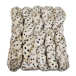 Neu! Polka Dot bedrucktes Sari Seidenband, 100g pro Strang, 40-45 Meter, Farbe: Off White