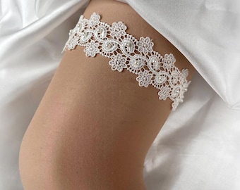 UK Gift Box Milky White cotton lace garter pearls wedding bridal toss through garter Personalised