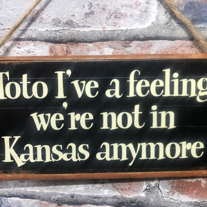 Gigglewick Gifts Wooden Sign Toto I've A Feeling we're Not In Kansas Anymore Wizard Of Oz  Birthday  Wall Plaque Gift Present
