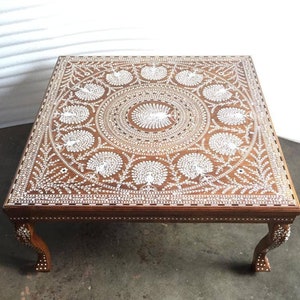 Kundenspezifischer handgemachter Pfau Inlay Couchtisch: Naturholz-Beistelltisch
