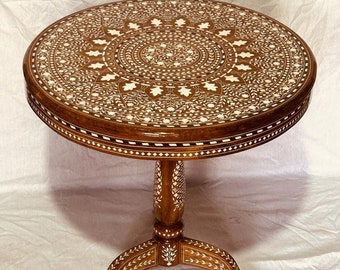 Mesa de pedestal com incrustações feitas à mão sob medida | Mesa de jantar | Mesa redonda | Mesa de sala de estar: Mesa de madeira com acabamento antigo