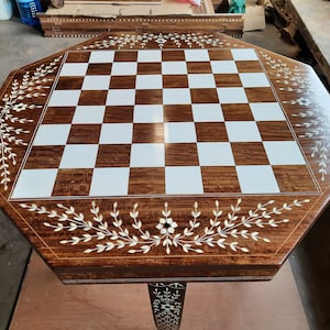 Kundenspezifischer Holzperlen weiß Schachtisch mit Inlay Achteckig