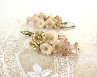Neo Victorian Blumen Cluster Ohrringe - Rosa Gold und Elfenbein Böhmische Blumen Ohrringe - Messing Vintage Stil Blumen Schmuck Cottage Chic Hochzeit