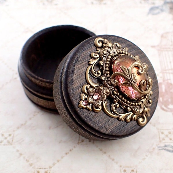 Boîte à bijoux conte de fées - boîte à bagues en bois teinté - petite boîte en bois cabochon victorien de style ancien pour mariage de conte de fées - rose et bronze