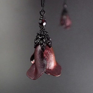 Iridescent Black and Red Color Shifting Flower Earrings, Gothic Victorian Style Tulips with Black Metal and Garnet Crystal Beads