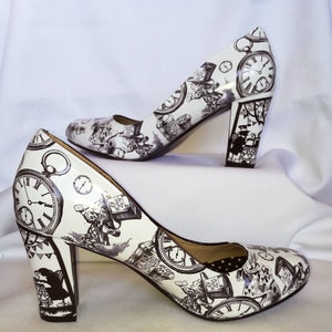 Tacones personalizados para mujer diseño vintage de Alicia en el País de las Maravillas. Zapatos de boda