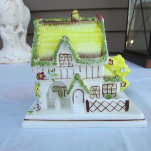 Coalport Made in England &quot;The Master&#39;s House&quot; Porcelain Cottage 1980s Pastille Burner Display Knick Knack Figurine Collectible