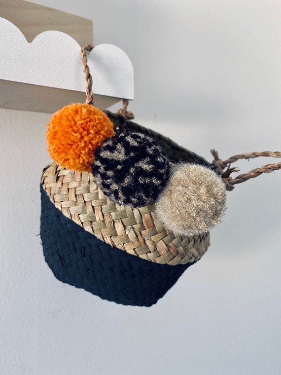 Halloween pom pom basket - trick or treat. Halloween decor/basket. Seagrass basket. Belly basket. Halloween bag. Halloween seagrass basket.