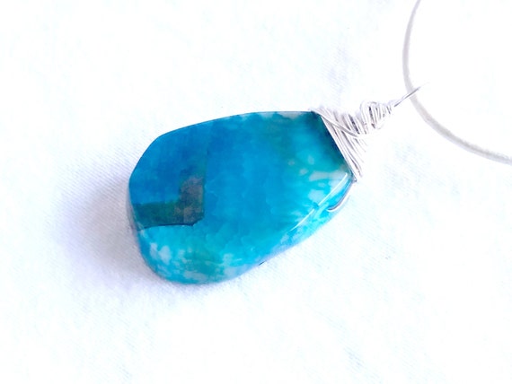 Boho Chic Necklace, Long Pendant, Large Crackle Agate, Blue Agate Pendant, Blue Silver Pendant, Pearl White Leather, Adjustable Necklace