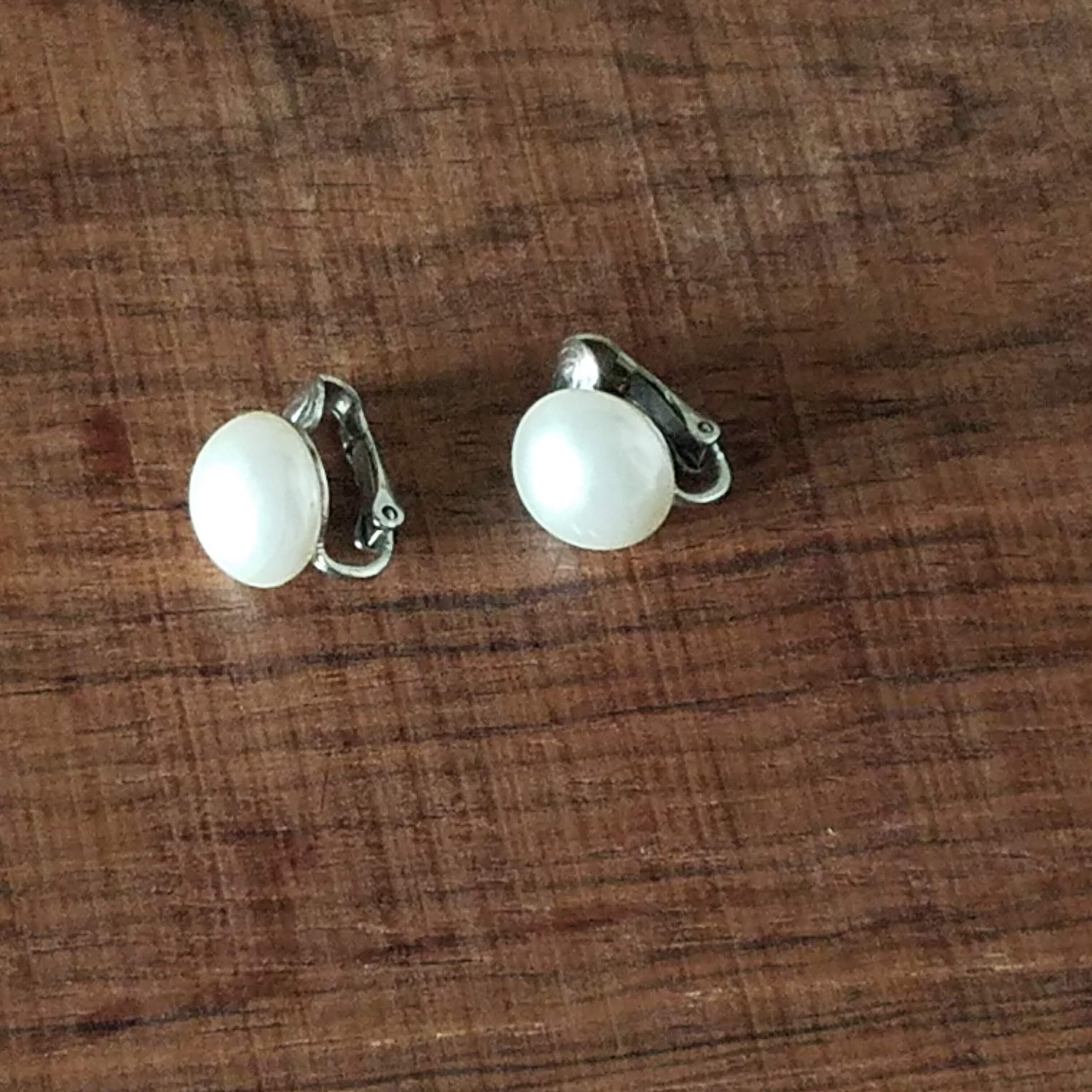 Sarah Coventry Button Pearl Earrings, Vintage Clip on Earrings, White