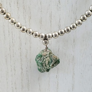 Navajo Pearl Choker with Botryoidal Stone Pendant, Brutalist Silver Beaded Choker with Natural Green Stone Pendant