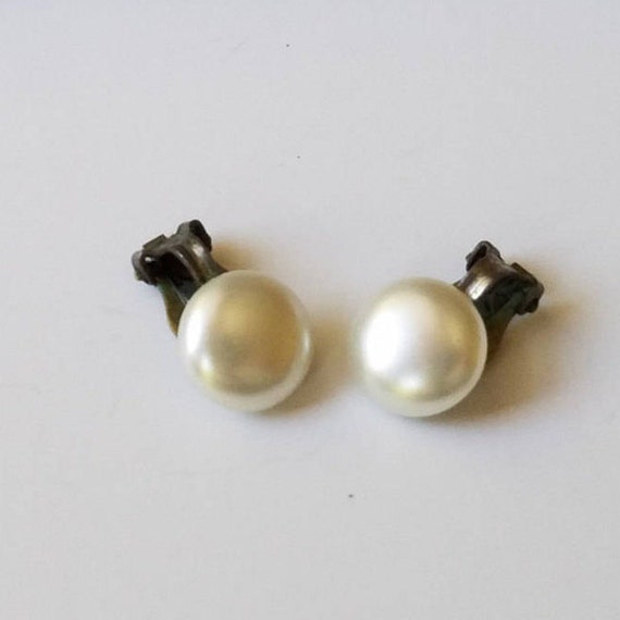 Vintage Pearl Earrings, Clip On Earrings, Faux Pearl Disc Earrings,