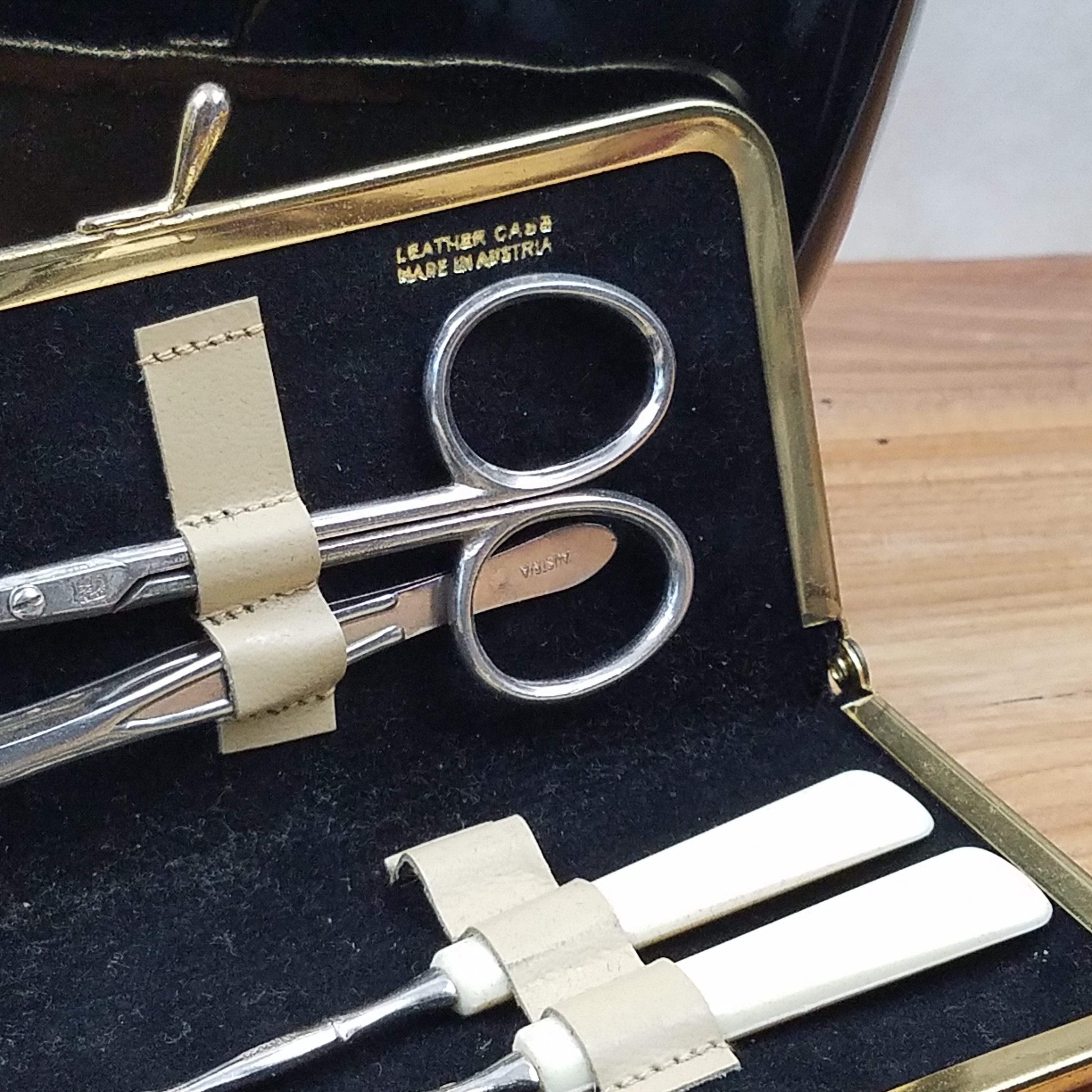 Vintage Leather Travel Nail Kit with Kiss Clasp, Beige and Gold Leather