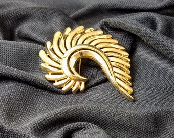 Vintage Gold Tone Brooch, Abstract Costume Jewelry Romantic Gift for Her
