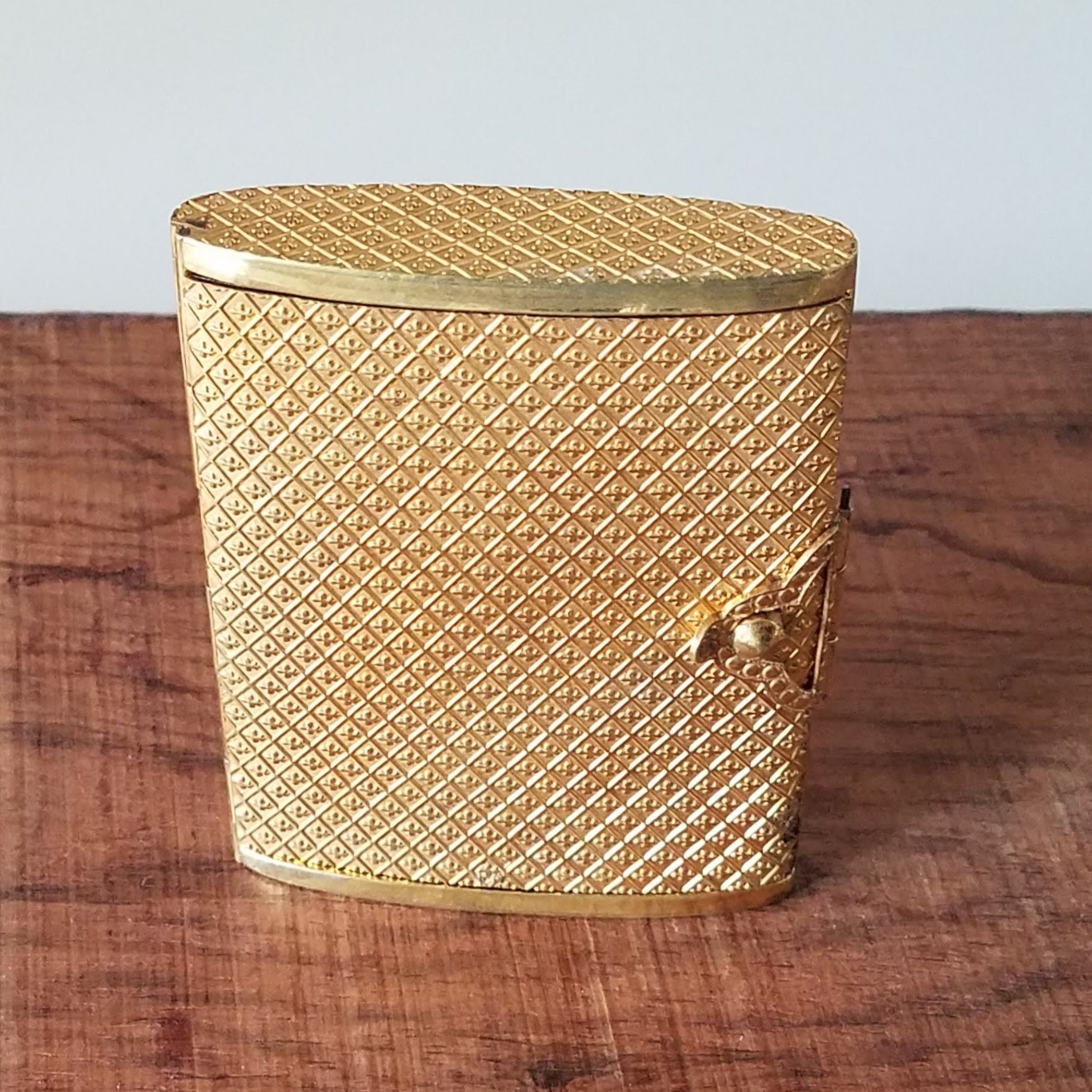 gold aluminium case