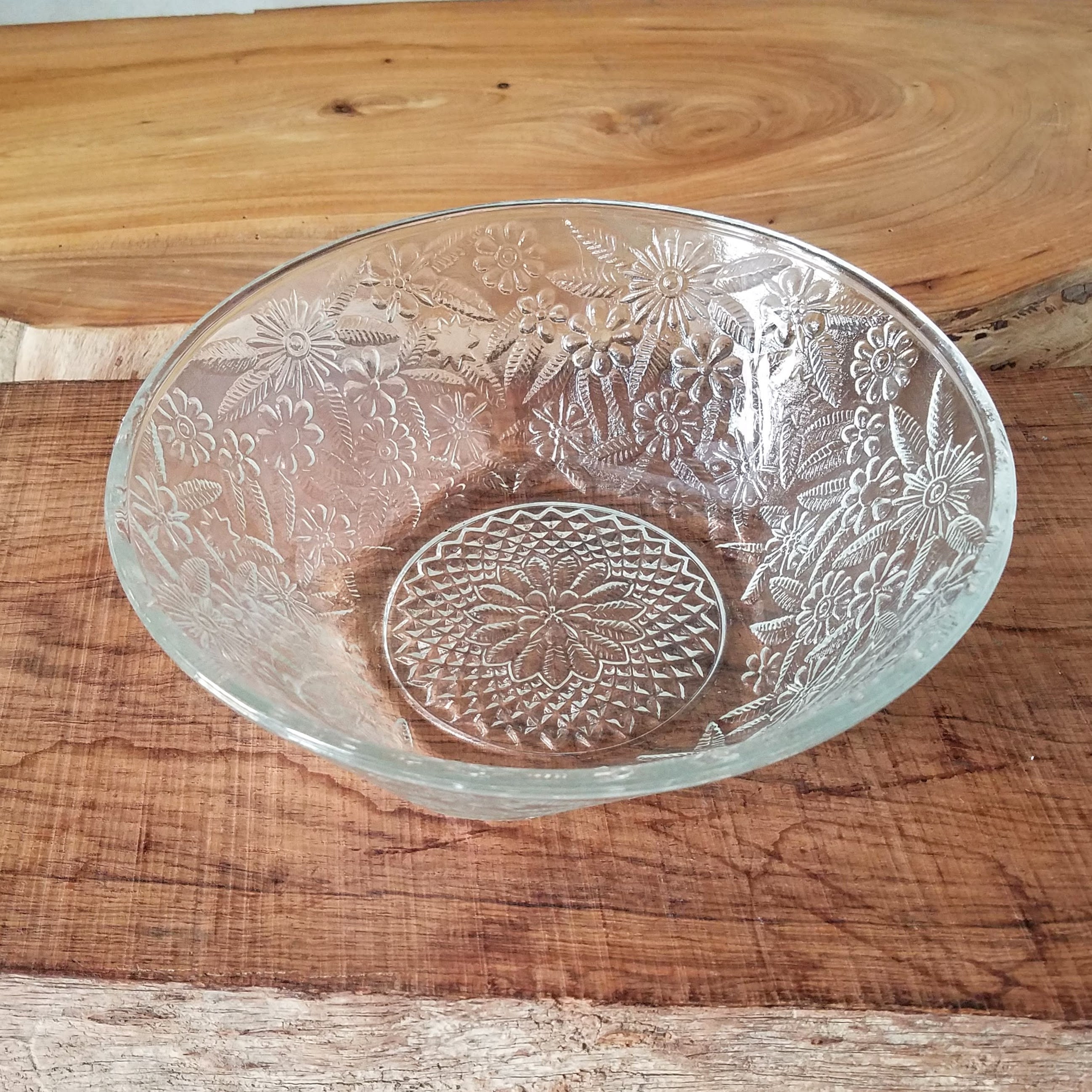 Vintage Pressed Glass Bowl Indiana Glass Daisy Pattern Clear Glassware Glass Serving Bowl