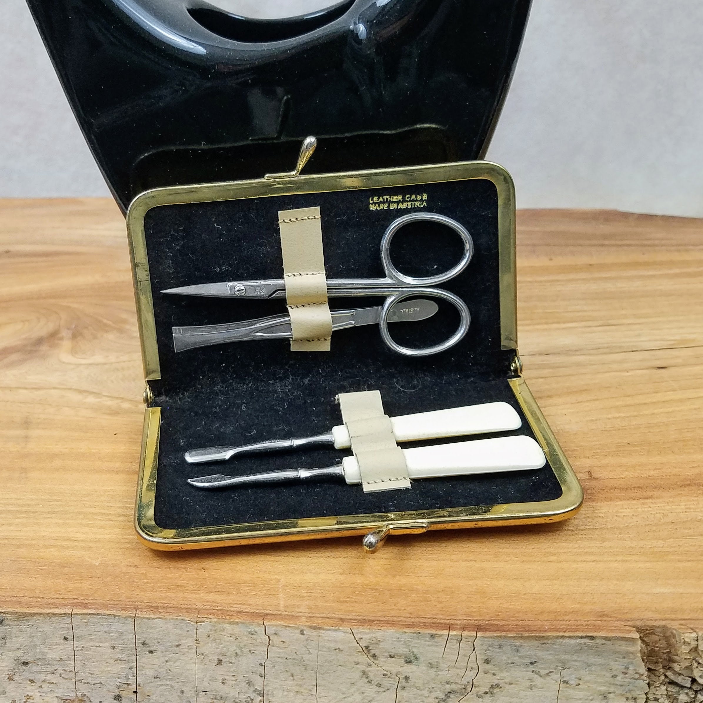 Vintage Leather Travel Nail Kit with Kiss Clasp, Beige and Gold Leather