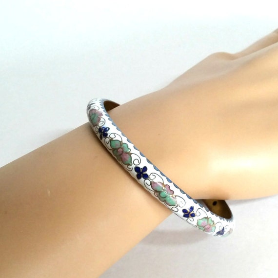 Vintage Cloisonne Bangle Bracelet, White Bracelet, Flowered Bangles, Chinese Enameled Bracelet, Gift for Her, Bohemian Wedding Bracelet