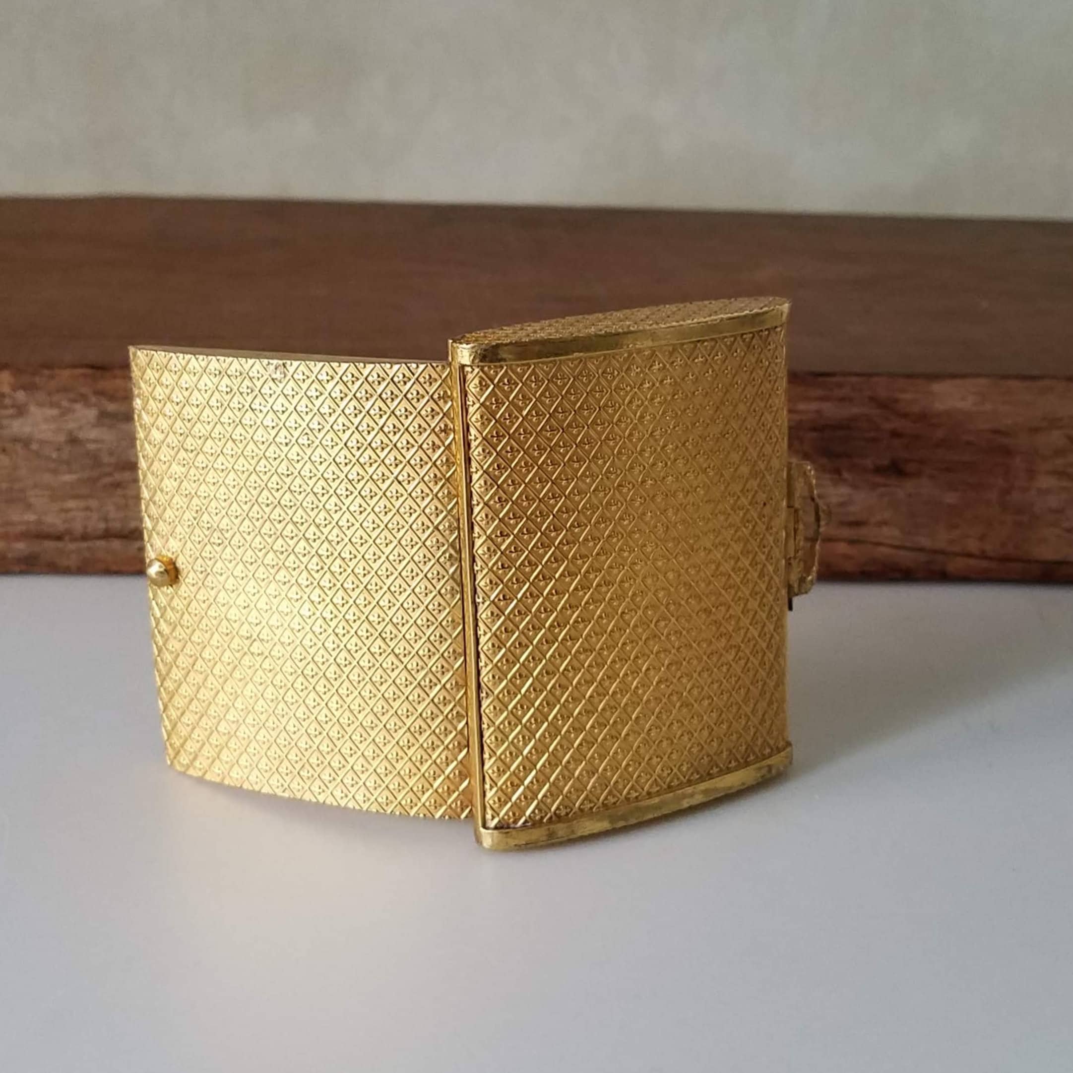 gold aluminium case