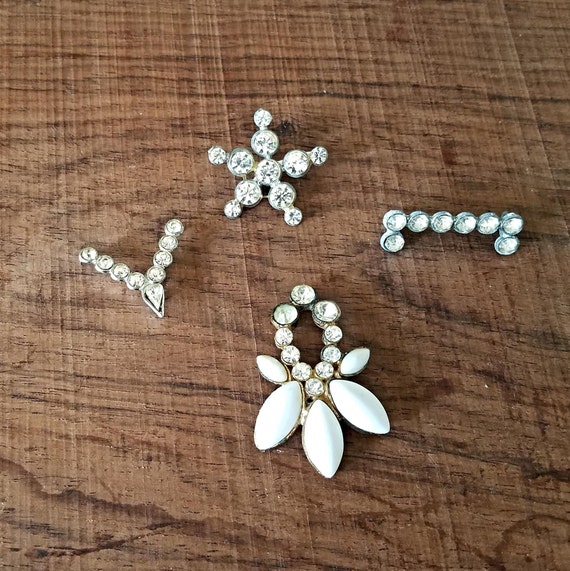 Vintage Rhinestone Embellishments, Set of 4 Sew On Rhinestone Decorations, Sewing Jewelry and Needlework Supplies