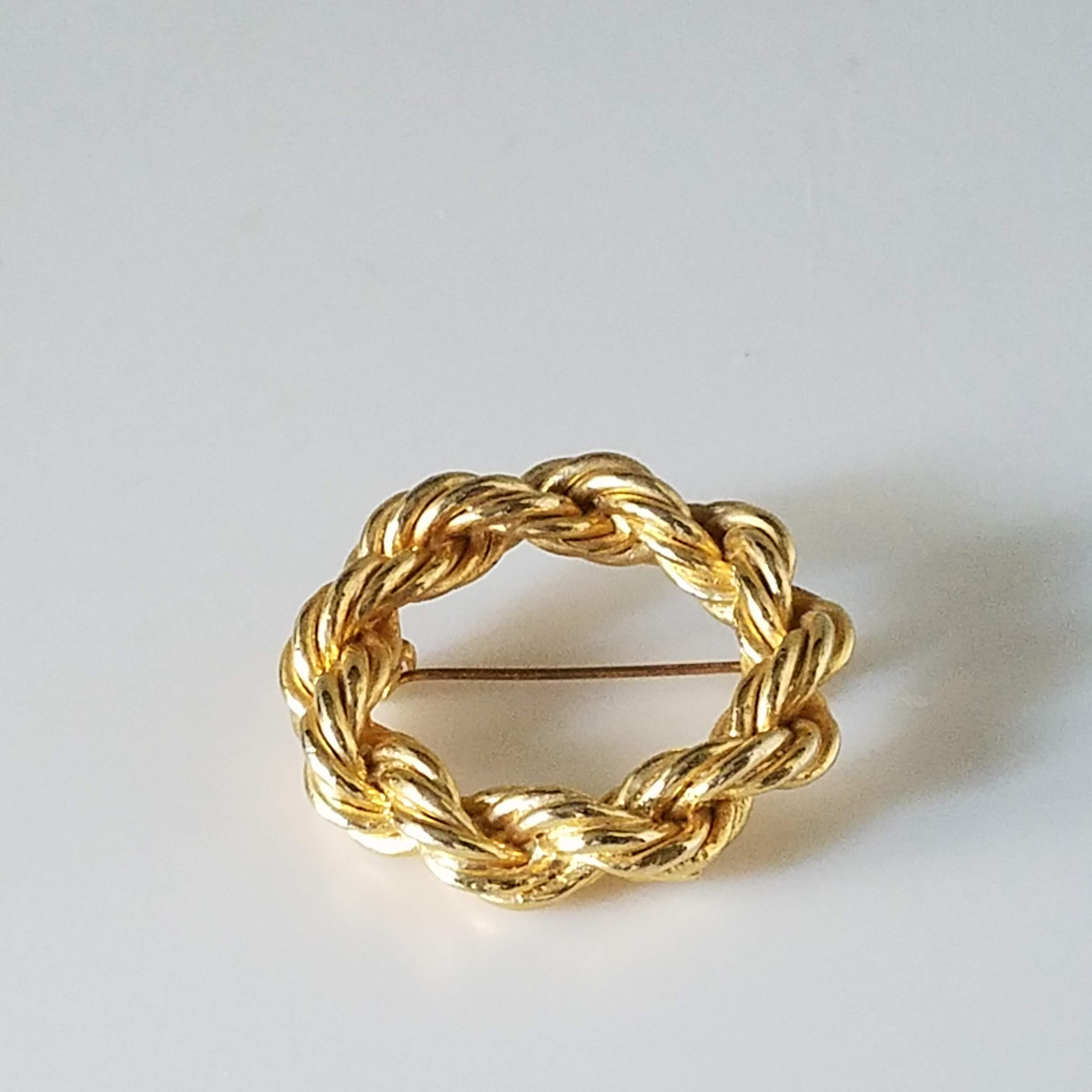 Vintage Brooch, Gold Tone Twisted Chain Circle Brooch by AAI, Domestic
