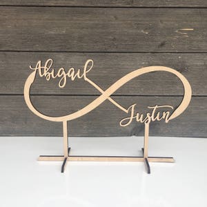 Nom personnalisé de l'infini, signe de l'infini avec noms, 35 cm L x 9 po. H de large, nom personnalisé, plateau de table, plaque de mariage, cadeau de mariage image 1