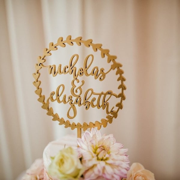 Adorno para tarta de boda personalizado, corona circular con nombres, corte láser rústico.