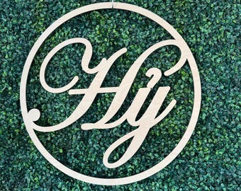Personalized Wood Circle Name Sign – Wedding Decor