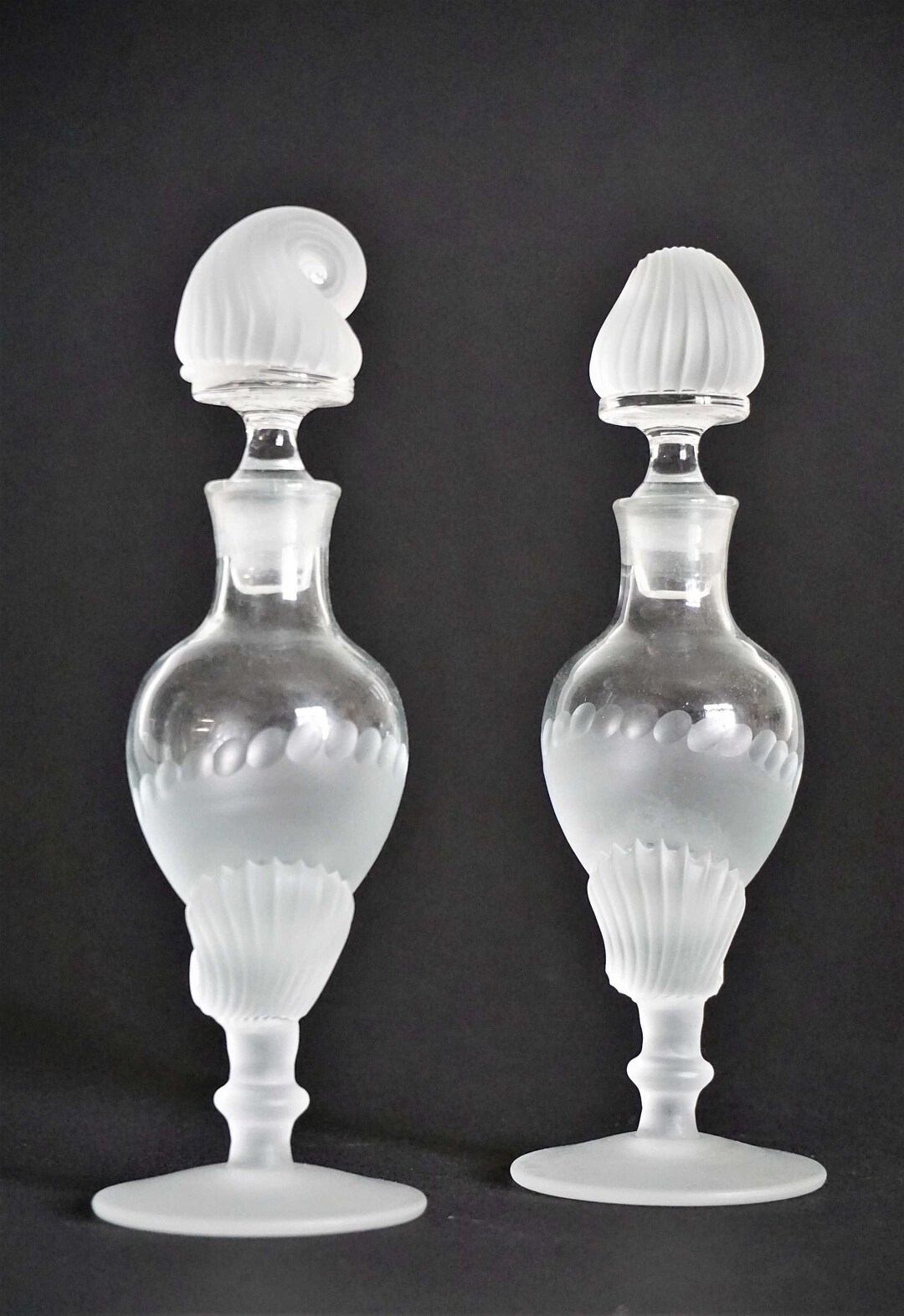 Flacon Venera Matt, Set of 2, in Shell Shape, Mouth-blown Glass, Satin ...