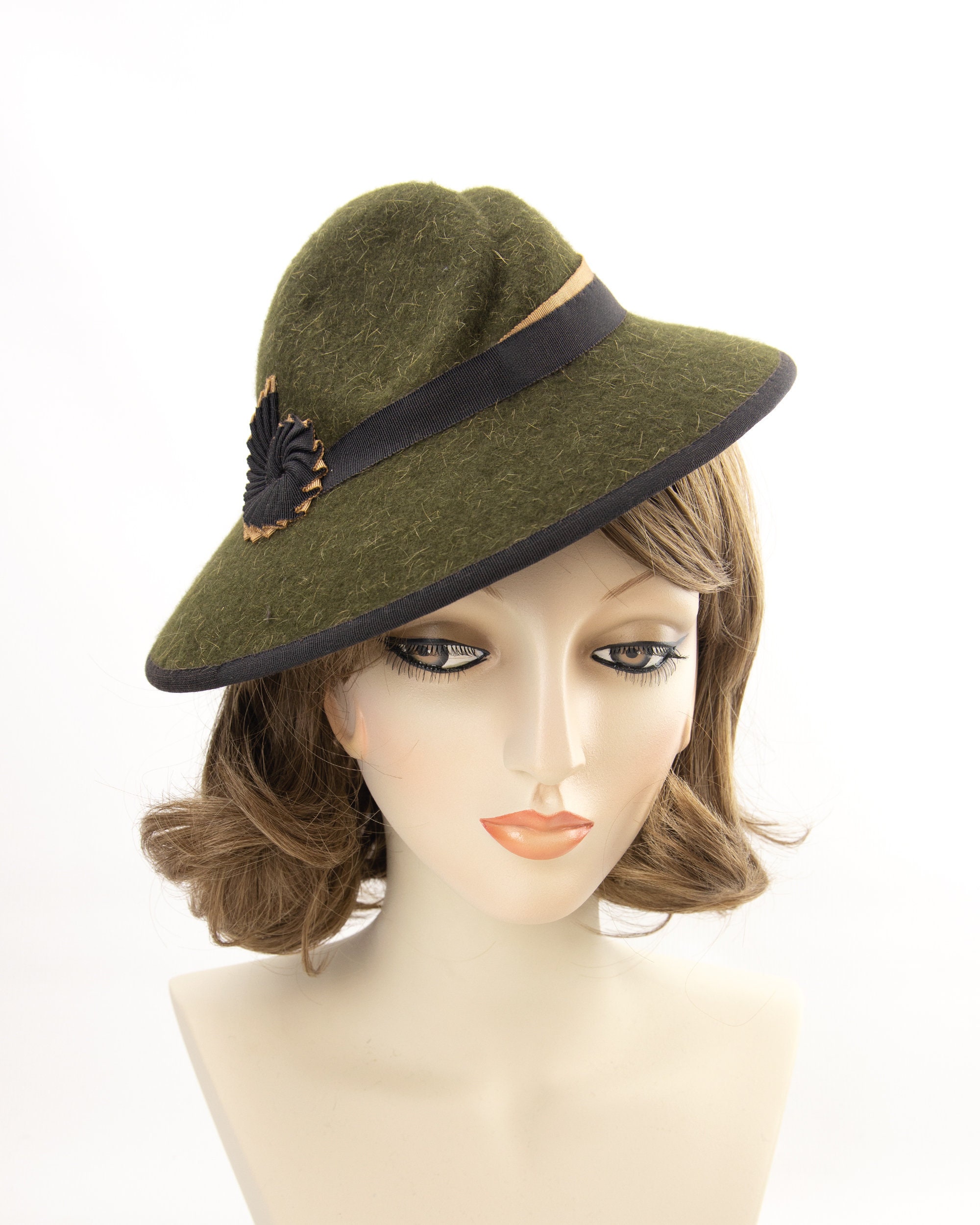 Vintage-style Tilt Hat. Green Felt 