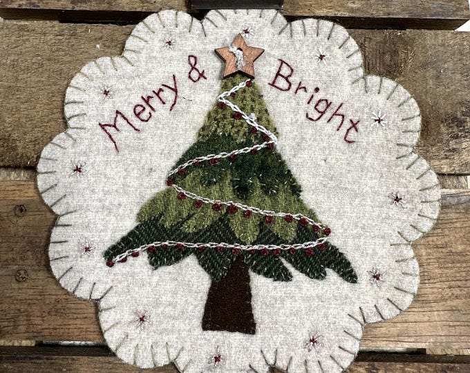 Christmas Tree Wool Applique Kit: Merry & Bright Design, 6x6 Inch