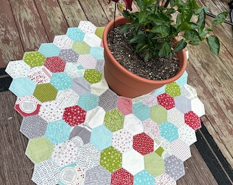 Evergreen (hexie tree skirt)