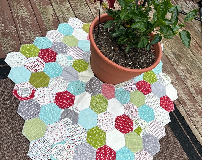 Evergreen (hexie tree skirt)