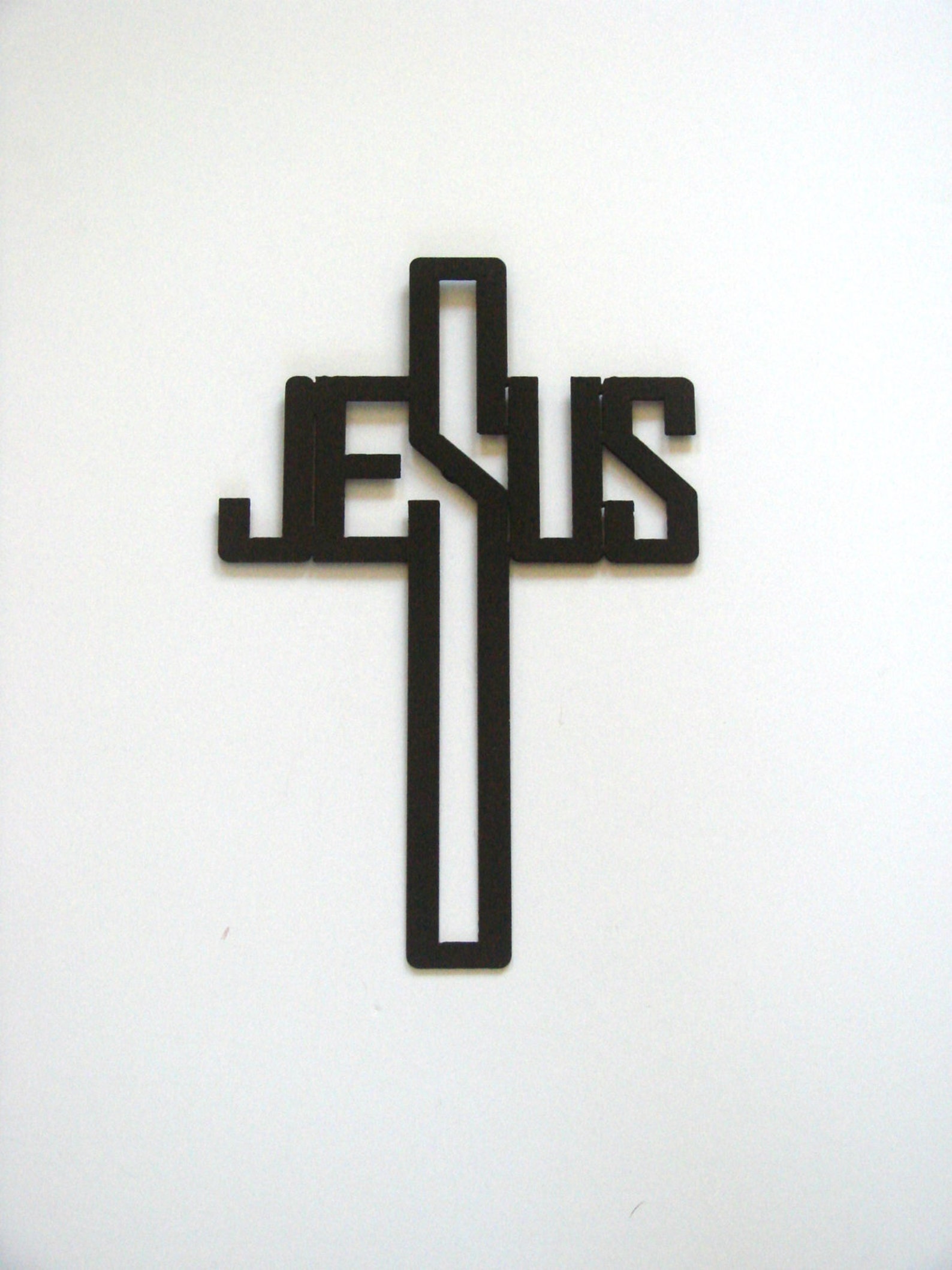 Cross name. Иисус надпись. Крестик с надписью Иисус. Надпись на кресте Иисуса. Джизус надпись с крестом.
